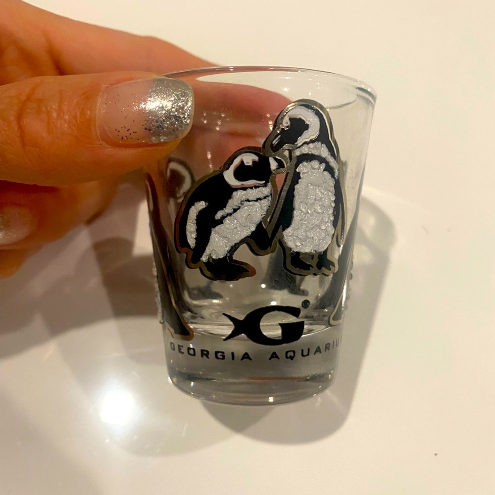 Georgia aquarium Penguins shot glass, never used just collected.
